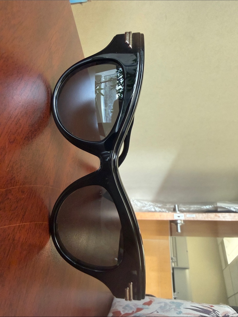 Bottega Venetia Black Oversized Cat-Eye Sunglasses - Classic Solid Black